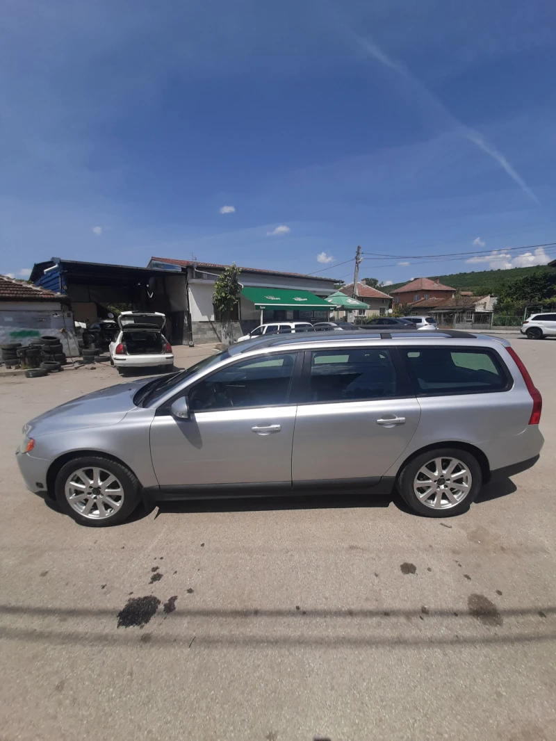 Volvo V70 2.0 i-ръчни скорости , снимка 4 - Автомобили и джипове - 45818112