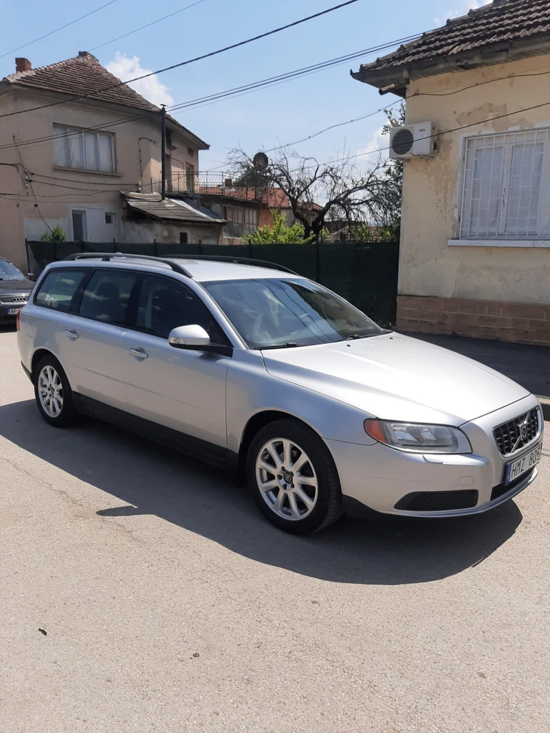 Volvo V70 2.0 i-ръчни скорости , снимка 2 - Автомобили и джипове - 45818112