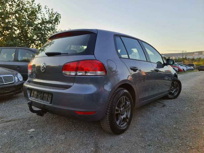 VW Golf КАТО НОВА, снимка 4 - Автомобили и джипове - 47413574