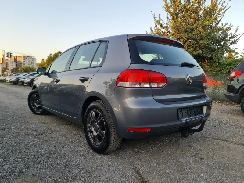 VW Golf КАТО НОВА, снимка 5 - Автомобили и джипове - 47413574