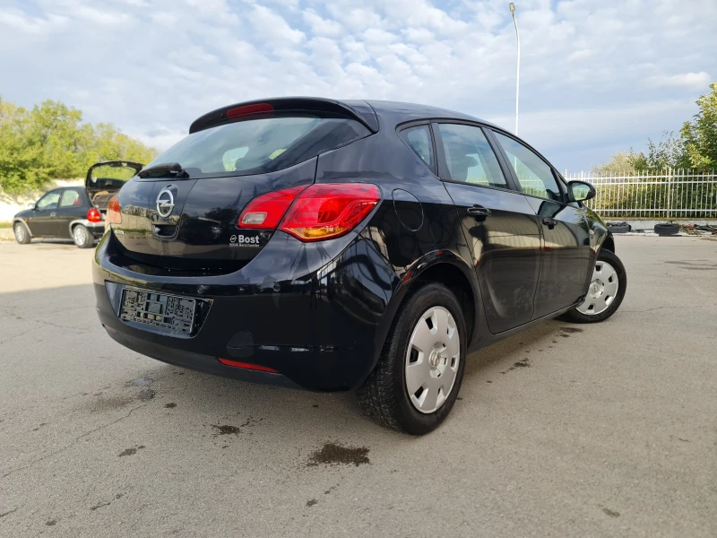 Opel Astra БЕЗУПРЕЧНА/СТАРИЯ МОТОР1.6, снимка 4 - Автомобили и джипове - 47884191