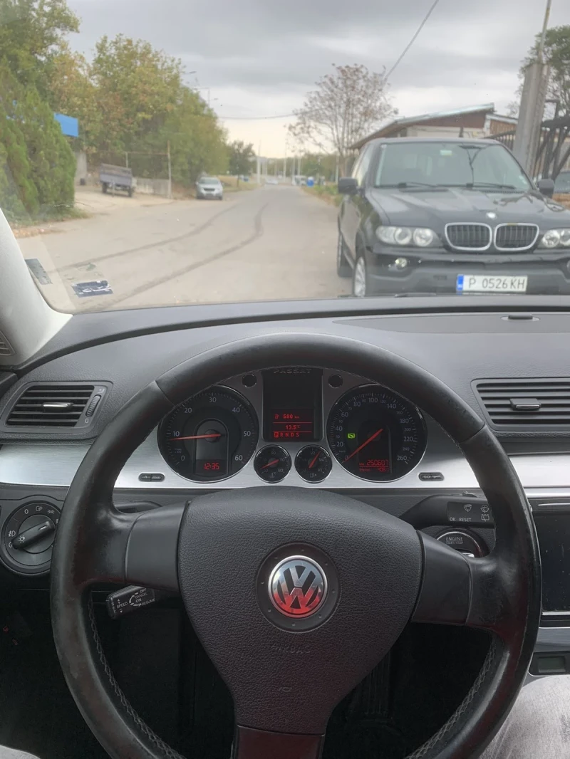 VW Passat КОМБИ 2.0 140 КОНЯ, снимка 10 - Автомобили и джипове - 48481016