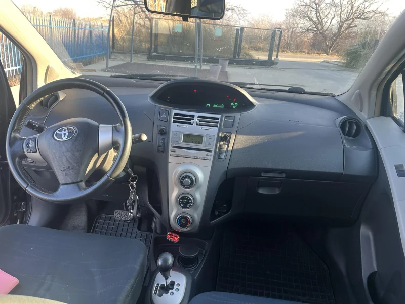 Toyota Yaris, снимка 8 - Автомобили и джипове - 49173627