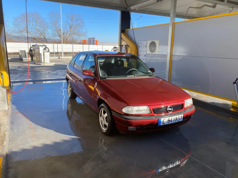 Opel Astra 1, 6 i, снимка 2 - Автомобили и джипове - 48740161