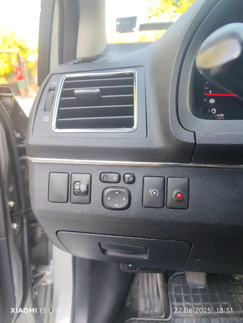 Toyota Avensis 2.0 D4D, снимка 10 - Автомобили и джипове - 50758696