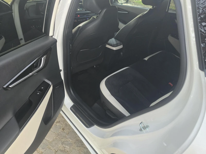 Kia EV6 GT Line, снимка 9 - Автомобили и джипове - 52419241