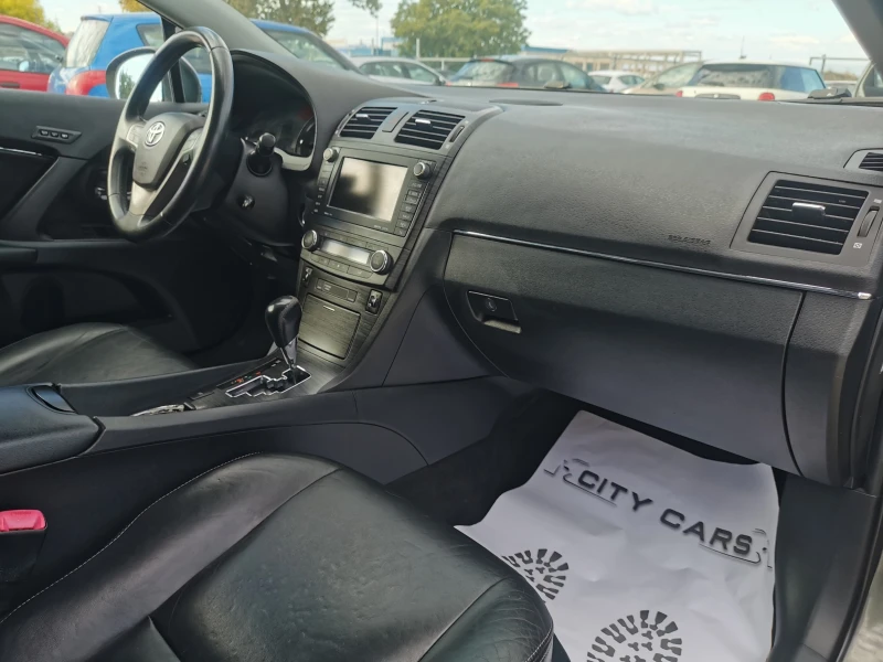 Toyota Avensis 1.8i, снимка 12 - Автомобили и джипове - 52556618