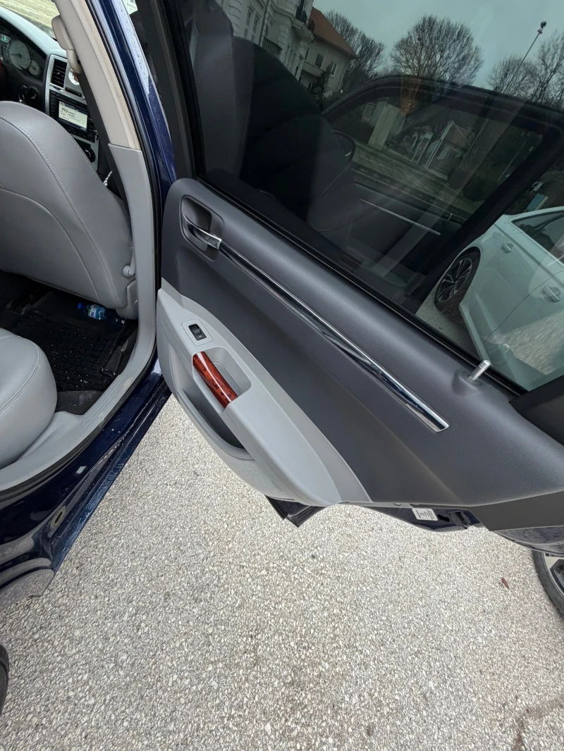 Chrysler 300c, снимка 9 - Автомобили и джипове - 53379602