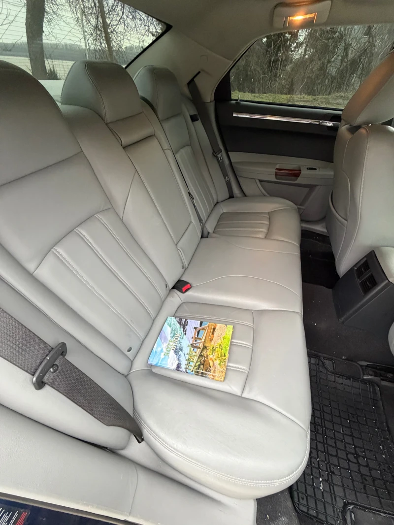 Chrysler 300c, снимка 7 - Автомобили и джипове - 53379602