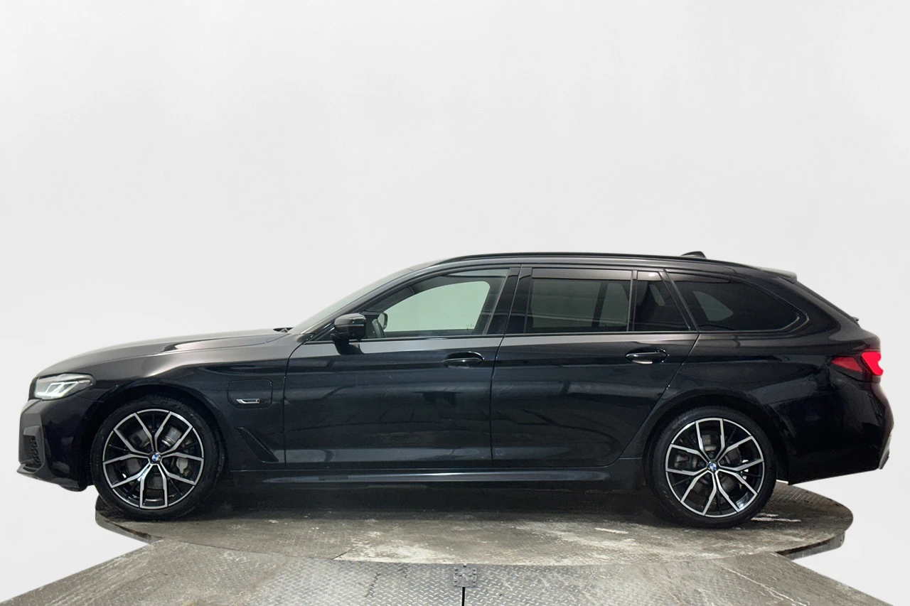 BMW 530E xDrive* Touring* M Sport* HUD* 360*  - изображение 9