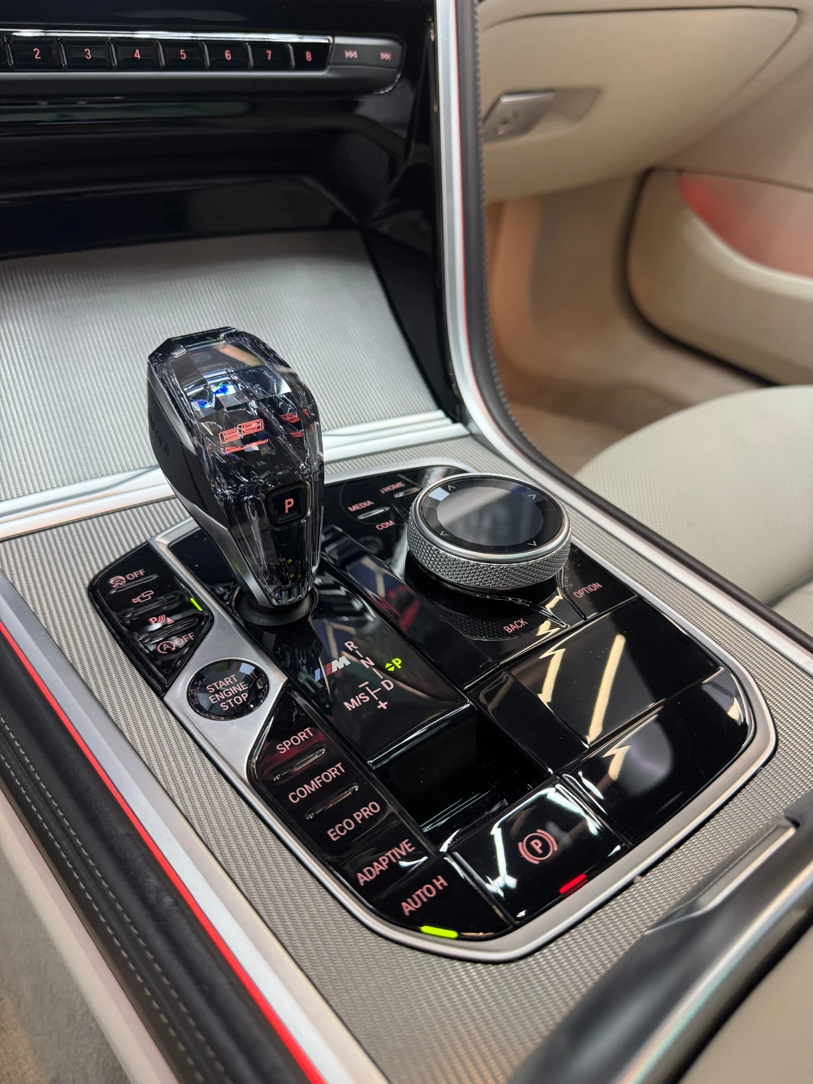 BMW 850 i xDrive FULL Екстри * SWAROVSKI* BOW&WILK* ПАНОРА - изображение 9