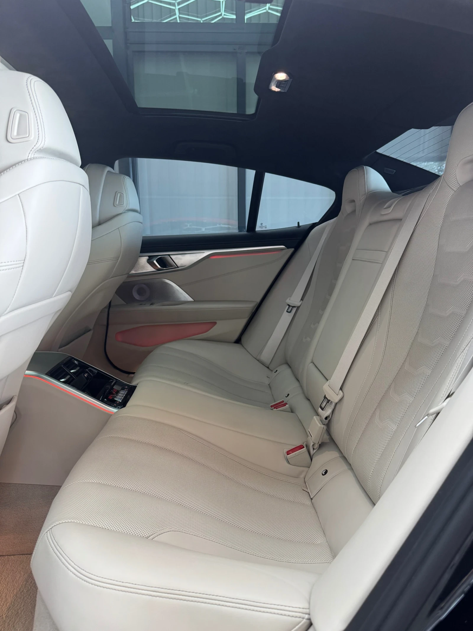 BMW 850 i xDrive FULL Екстри * SWAROVSKI* BOW&WILK* ПАНОРА - изображение 5
