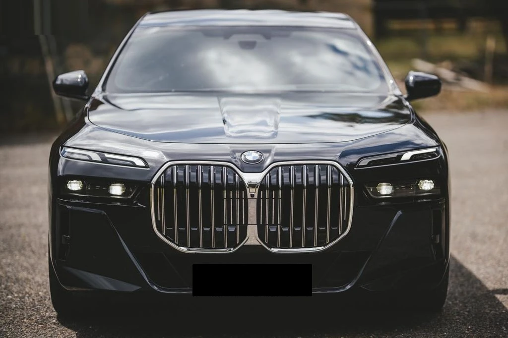 BMW 740 M-Sport xDrive - изображение 2
