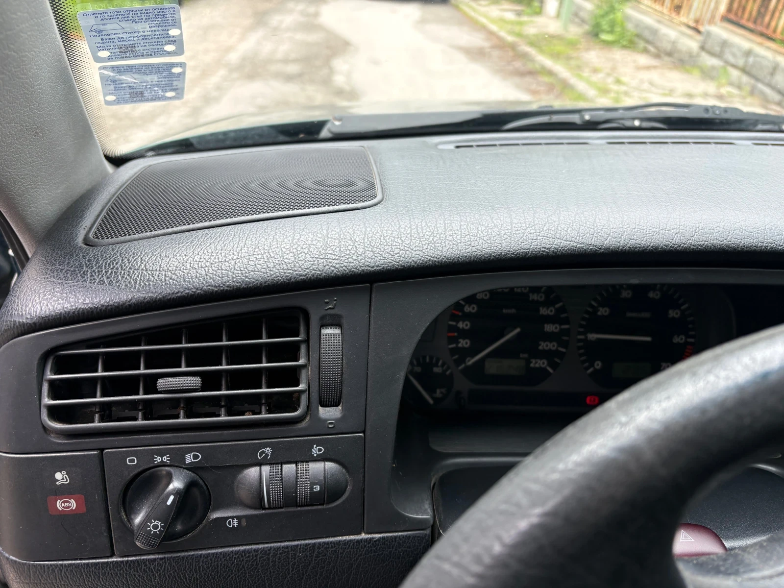 VW Golf 1.8/75кс, снимка 9 - Автомобили и джипове - 54542640