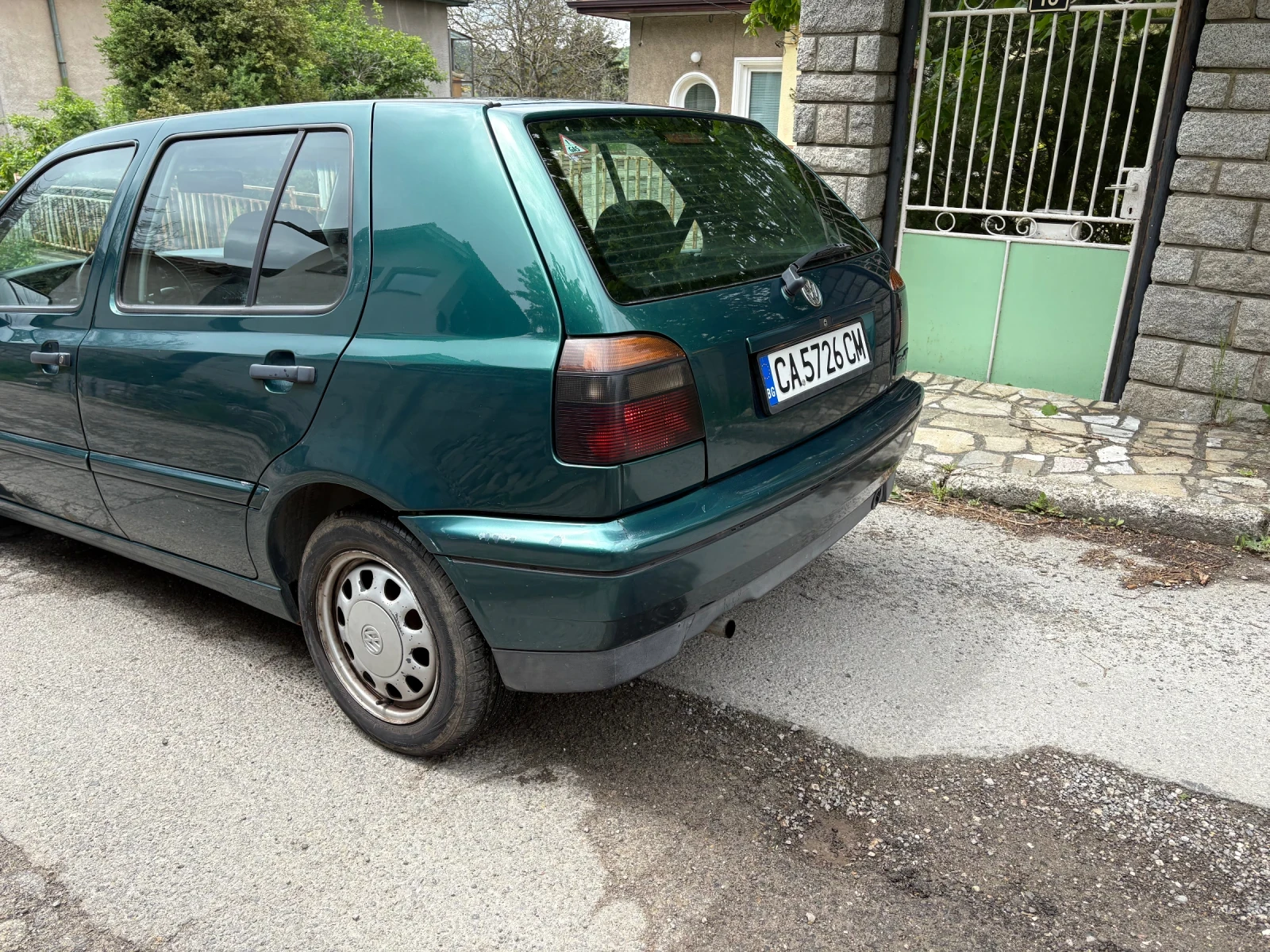 VW Golf 1.8/75кс, снимка 4 - Автомобили и джипове - 54542640