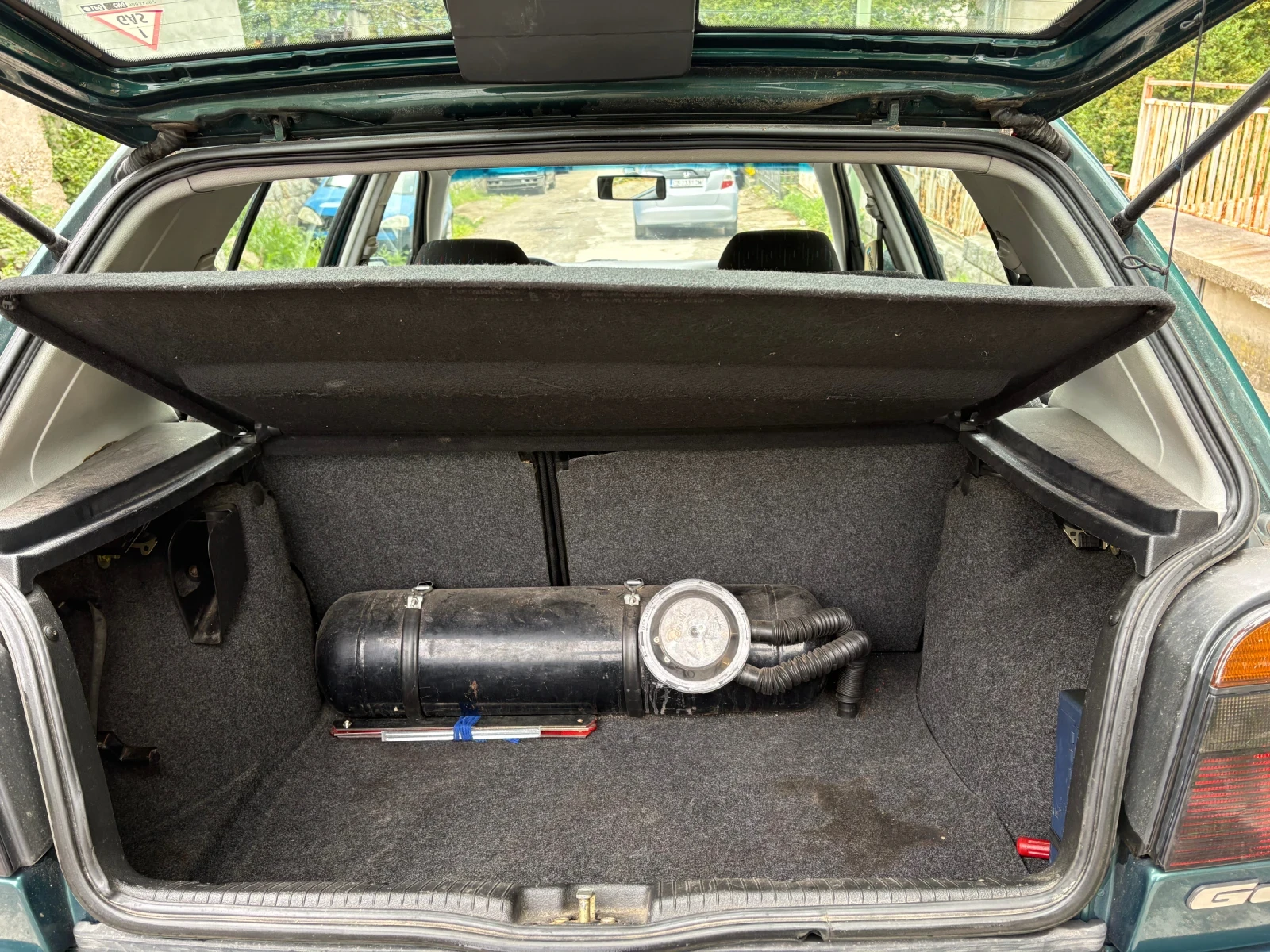 VW Golf 1.8/75кс, снимка 10 - Автомобили и джипове - 54542640