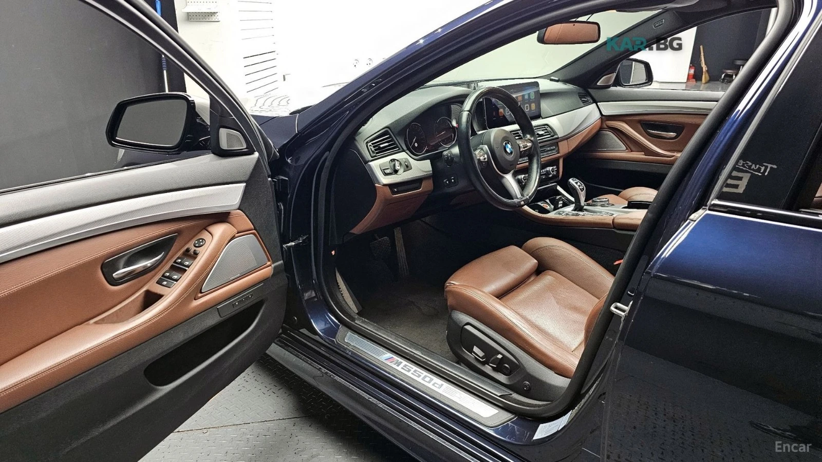 BMW 550 I / XDRIVE / M PKG / BOWERS / ОБДУХ / HEADUP / 360, снимка 10 - Автомобили и джипове - 54670343