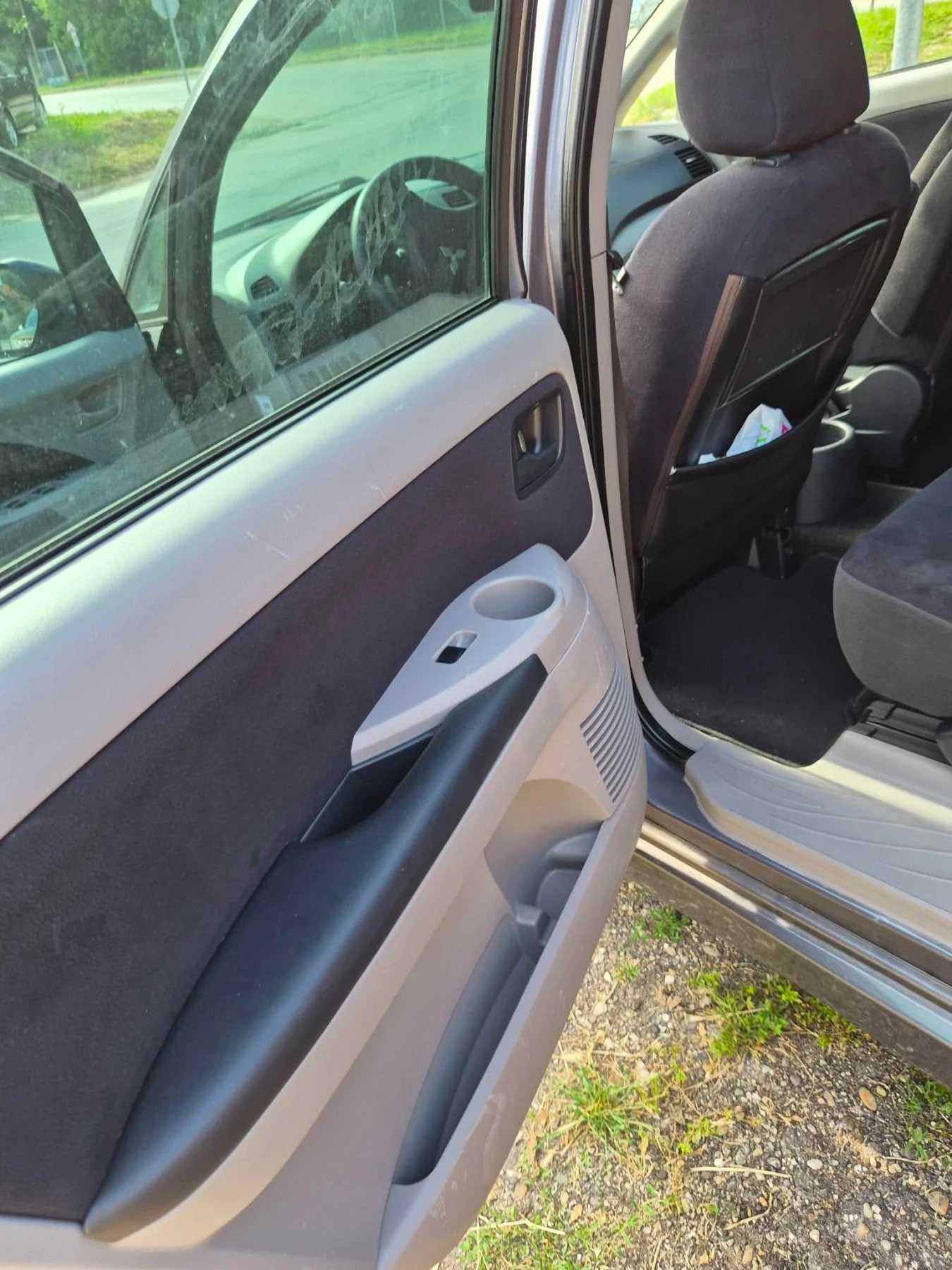 Mitsubishi Grandis, снимка 14 - Автомобили и джипове - 55057122