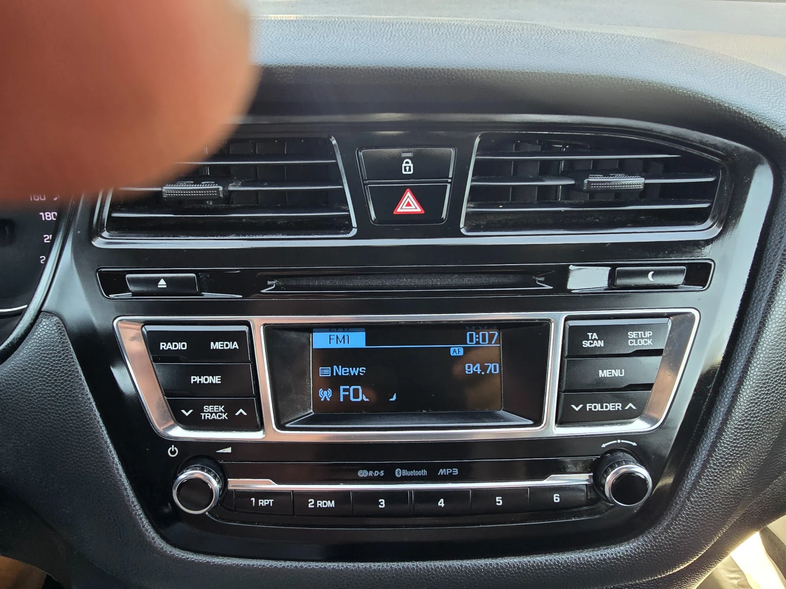 Hyundai I20 1.2i-85k.c-EURO-6-COMFORD-LED, снимка 15 - Автомобили и джипове - 55422276