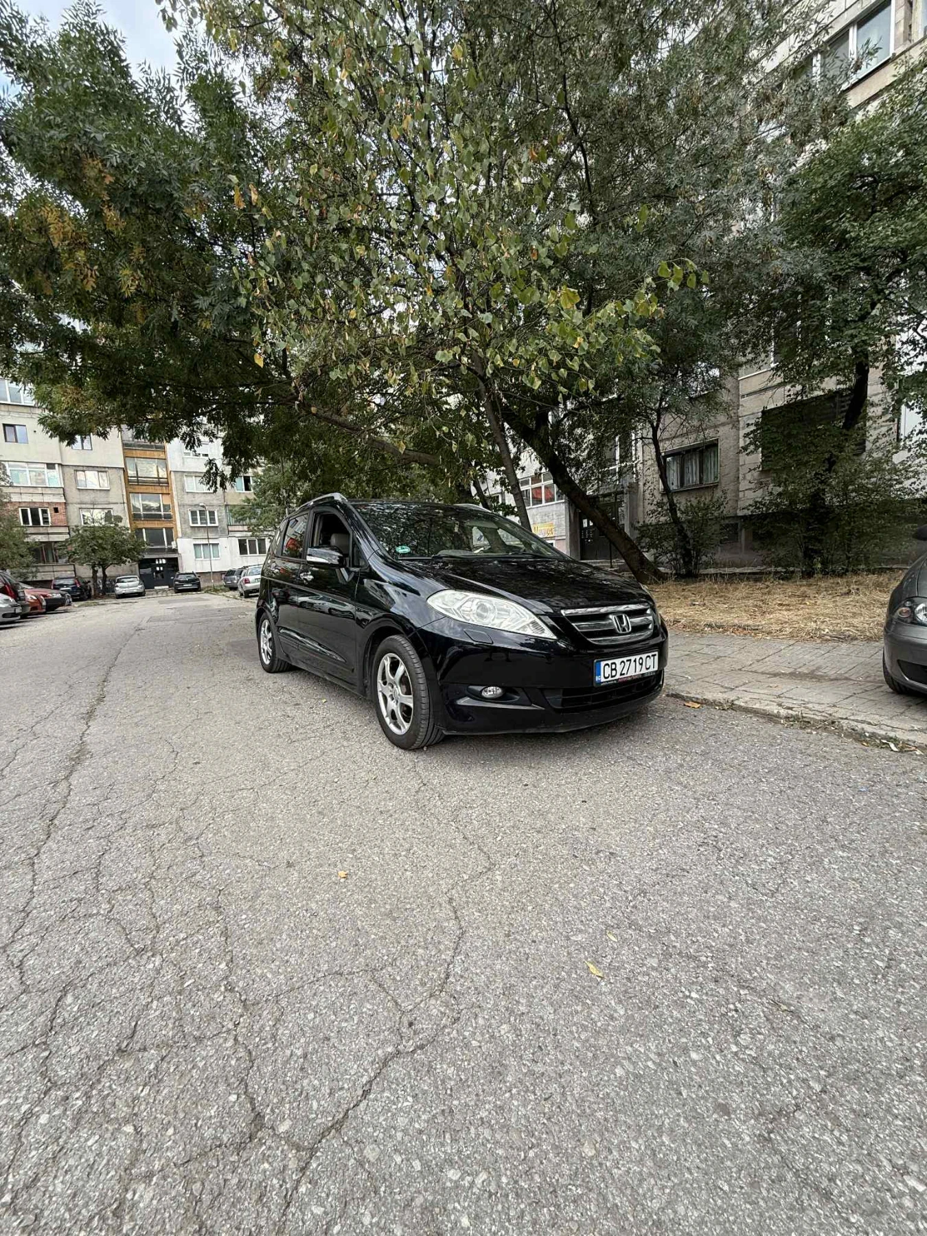 Honda Fr-v, снимка 2 - Автомобили и джипове - 55726836