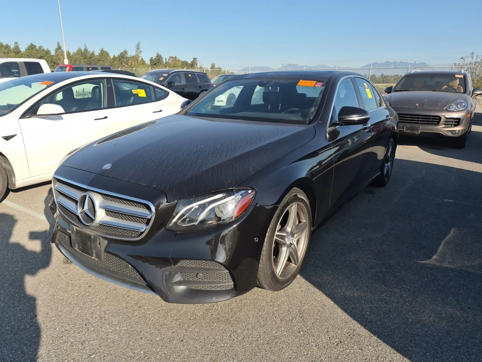 Mercedes-Benz E 300 * AMG Line * Burmester * CARFAX * Без инциденти * 
