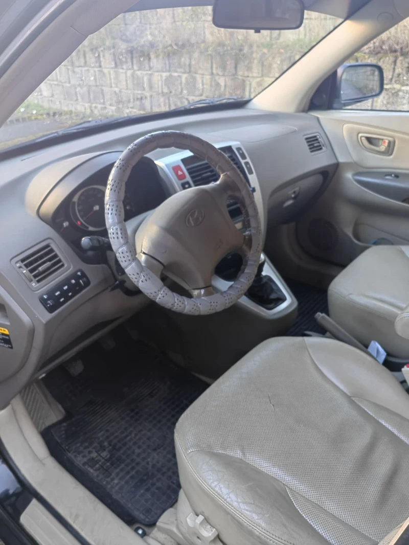 Hyundai Tucson 2.0, снимка 7 - Автомобили и джипове - 48392937