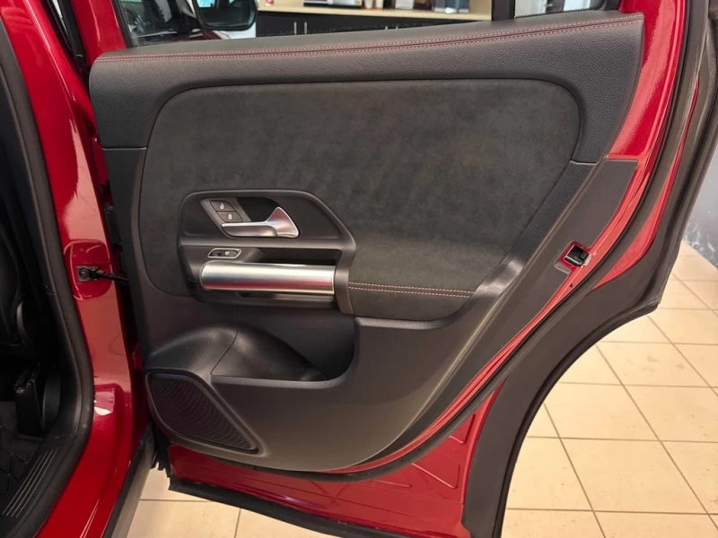 Mercedes-Benz GLA 250 Wine Red / DISTRONIC / 360 / AMBIENT / ПАМЕТ, снимка 11 - Автомобили и джипове - 53422724