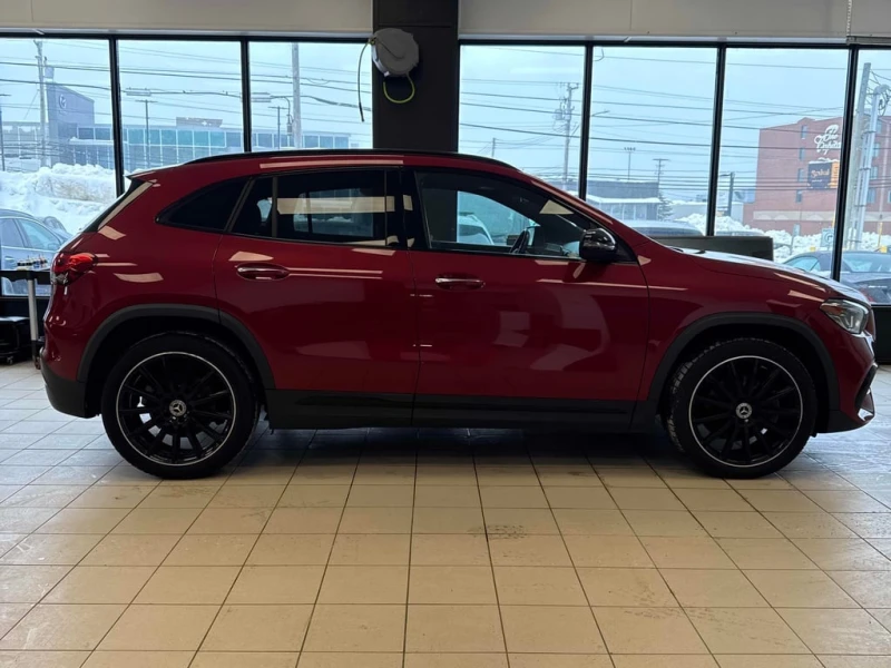 Mercedes-Benz GLA 250 Wine Red / DISTRONIC / 360 / AMBIENT / ПАМЕТ, снимка 3 - Автомобили и джипове - 53422724
