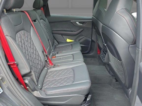 Audi SQ7 Quattro = Black Optic Plus = 7 Seats Гаранция, снимка 13 - Автомобили и джипове - 52810614
