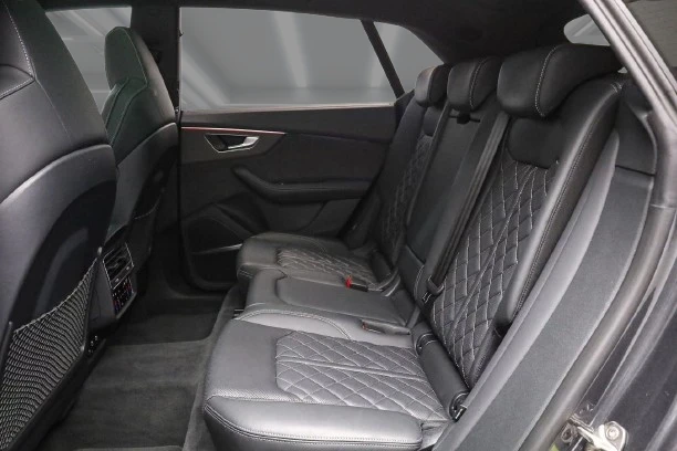 Audi SQ8 Quattro = Black Optic Plus = Гаранция, снимка 13 - Автомобили и джипове - 56207534