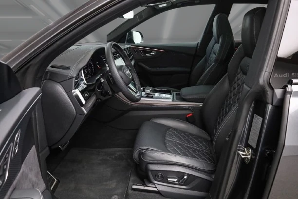 Audi SQ8 Quattro = Black Optic Plus = Гаранция, снимка 6 - Автомобили и джипове - 56207534