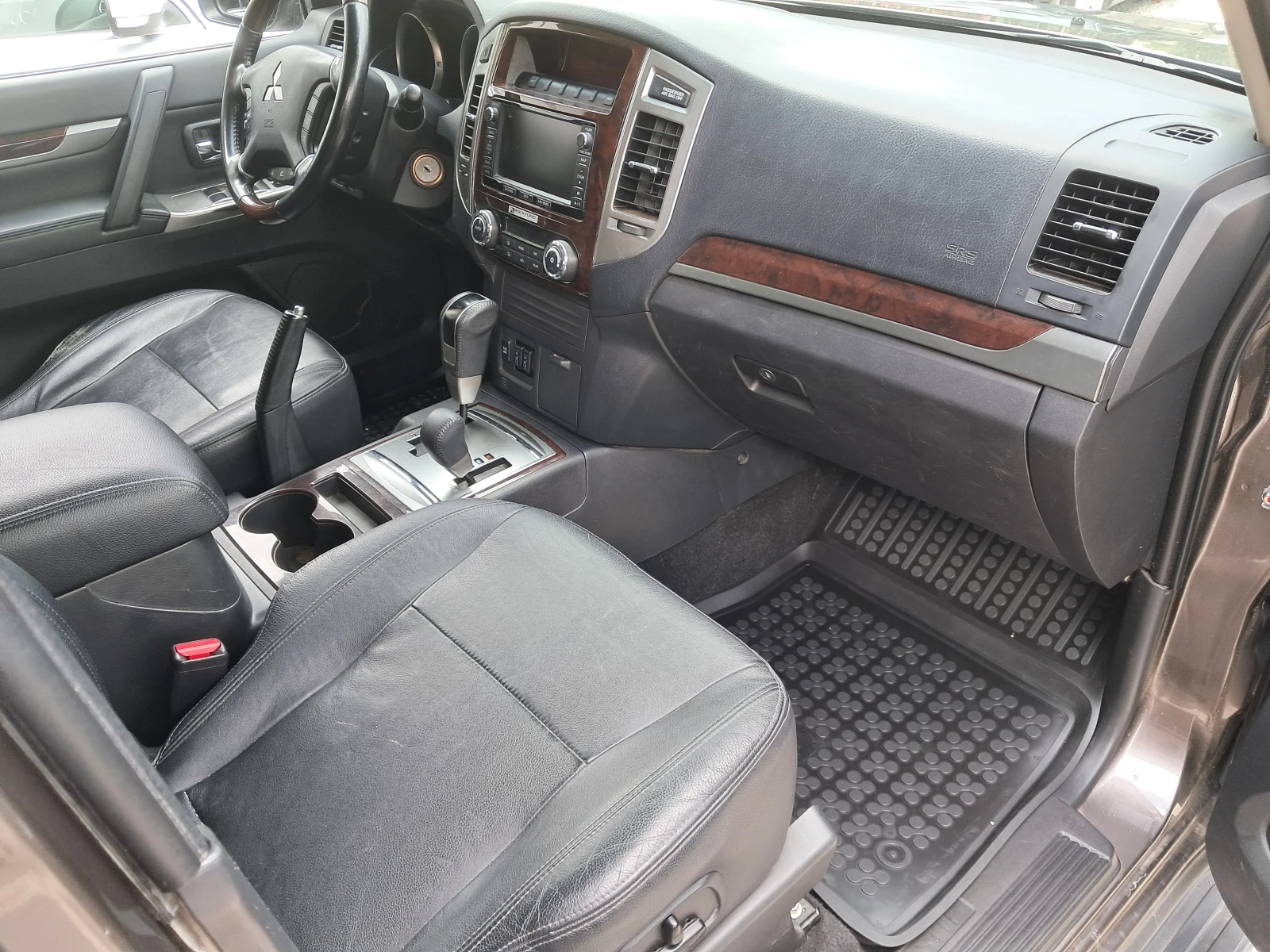 Mitsubishi Pajero -137000 км-ПЪЛНА СЕРВИЗНА ИСТОРИЯ В СИЛВЪР СТАР - изображение 6