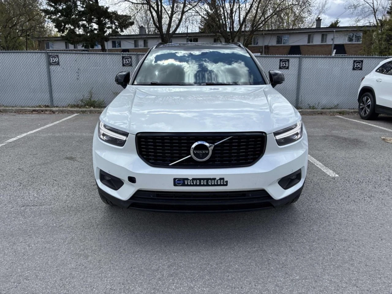 Volvo XC40 R-Design* Панорама* 360view* Подгрев* Два ключа, снимка 3 - Автомобили и джипове - 54466492
