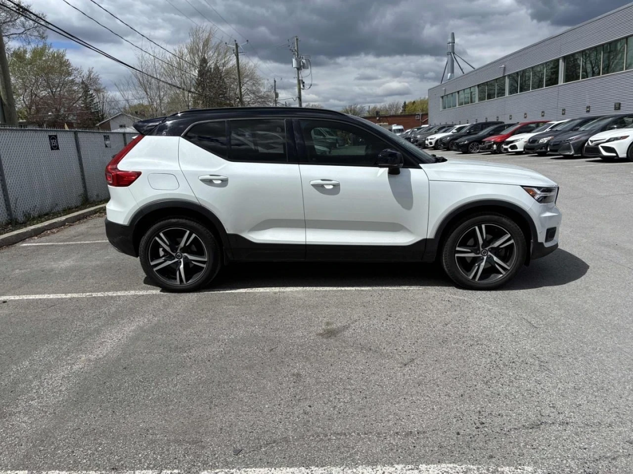 Volvo XC40 R-Design* Панорама* 360view* Подгрев* Два ключа, снимка 4 - Автомобили и джипове - 54466492