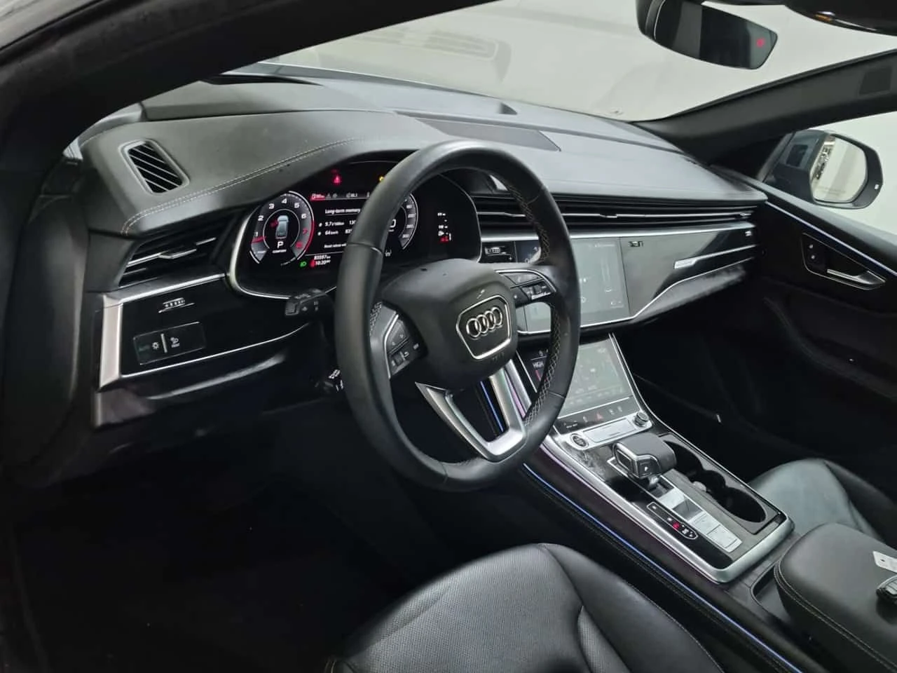 Audi Q8 Technik/ПАНОРАМА/ДИСТРОНИК/360/ОБДУХВАНЕ, снимка 10 - Автомобили и джипове - 54611773
