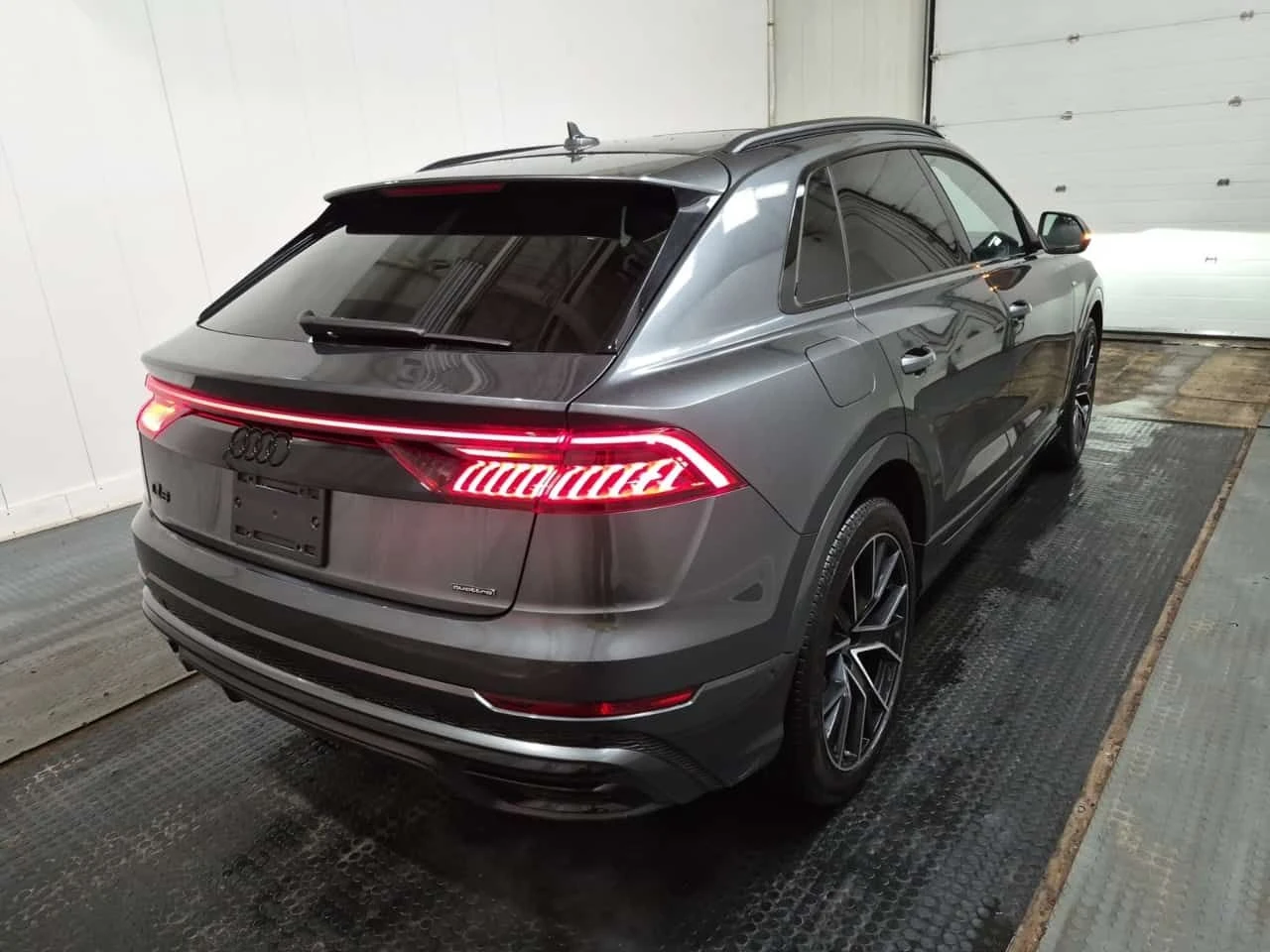 Audi Q8 Technik/ПАНОРАМА/ДИСТРОНИК/360/ОБДУХВАНЕ, снимка 3 - Автомобили и джипове - 54611773