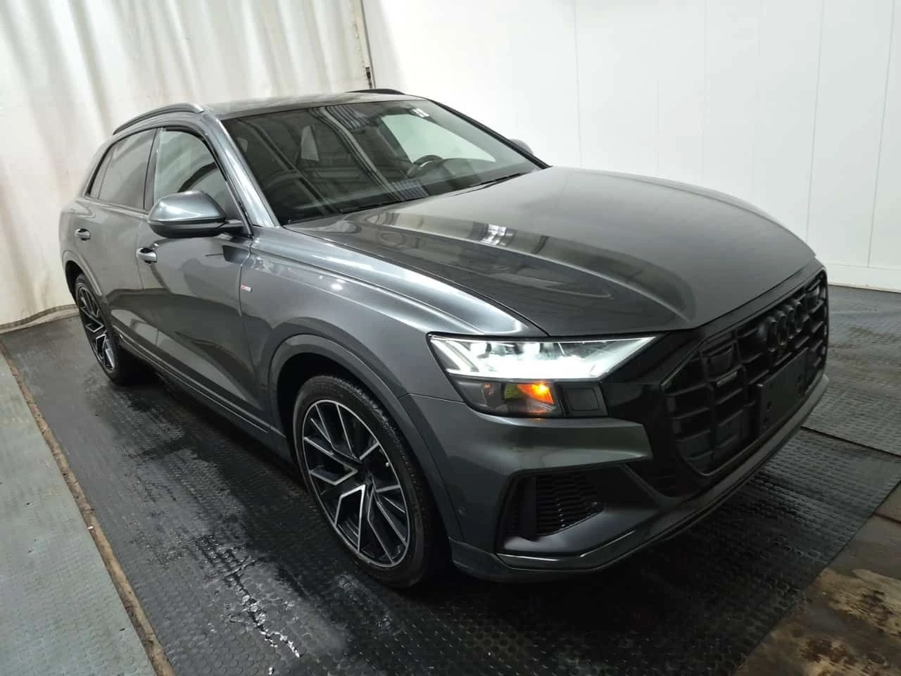 Audi Q8 Technik/ПАНОРАМА/ДИСТРОНИК/360/ОБДУХВАНЕ, снимка 2 - Автомобили и джипове - 54611773