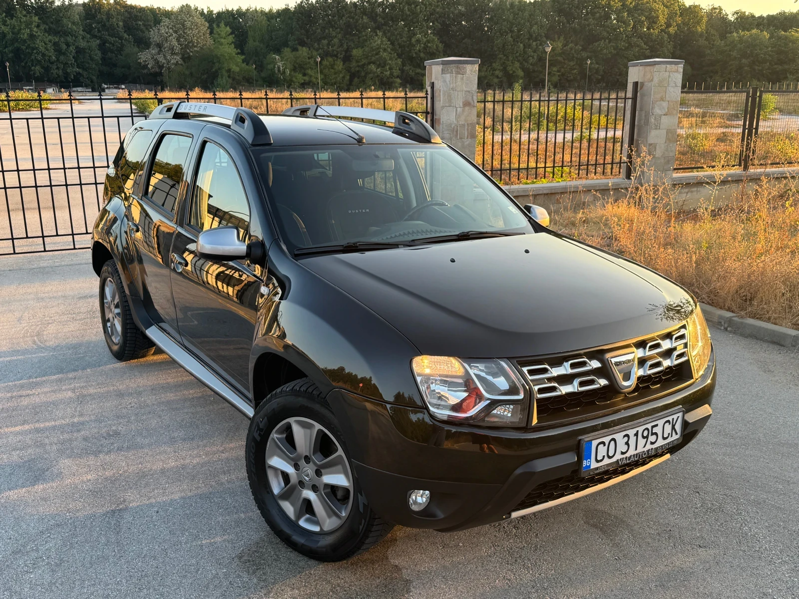 Dacia Duster 1.5dci 109k.c. 4x4 * Navi * Bluetooth * Парктроник, снимка 7 - Автомобили и джипове - 56045513