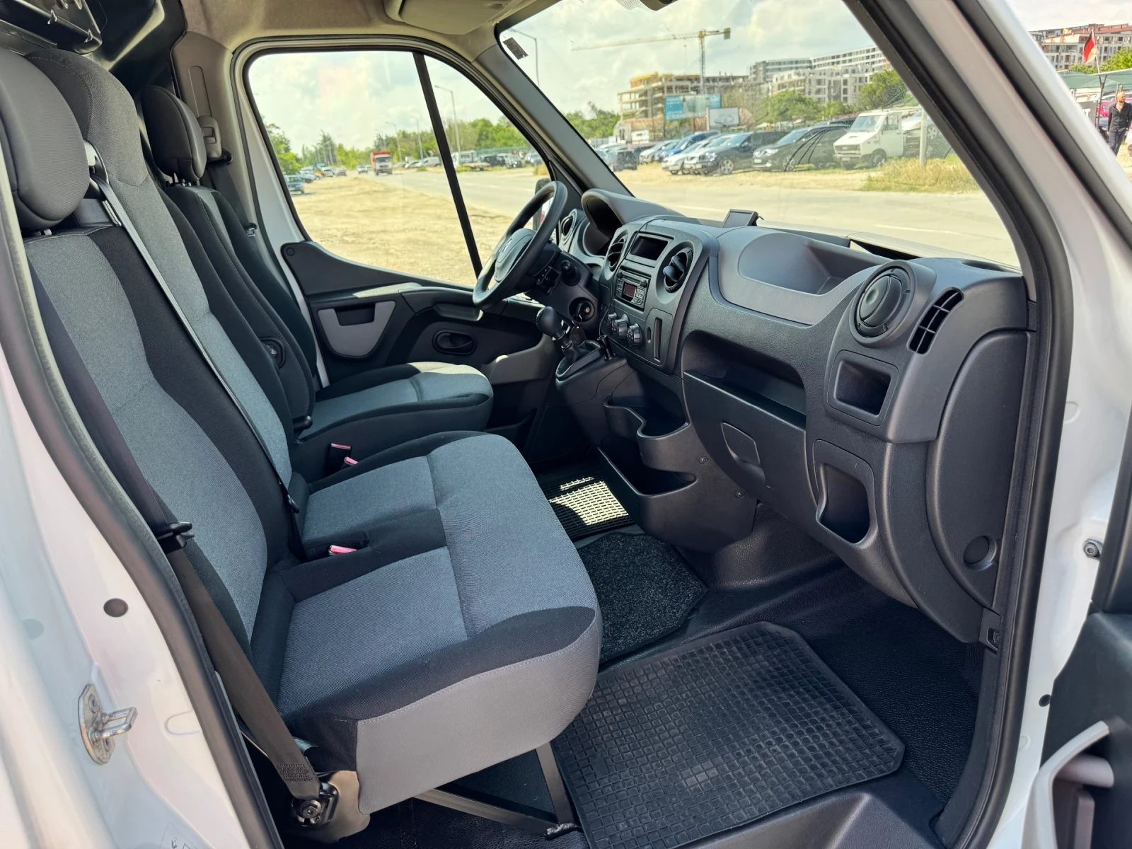 Renault Master 2.3 DCI H2L3, снимка 10 - Бусове и автобуси - 54764137