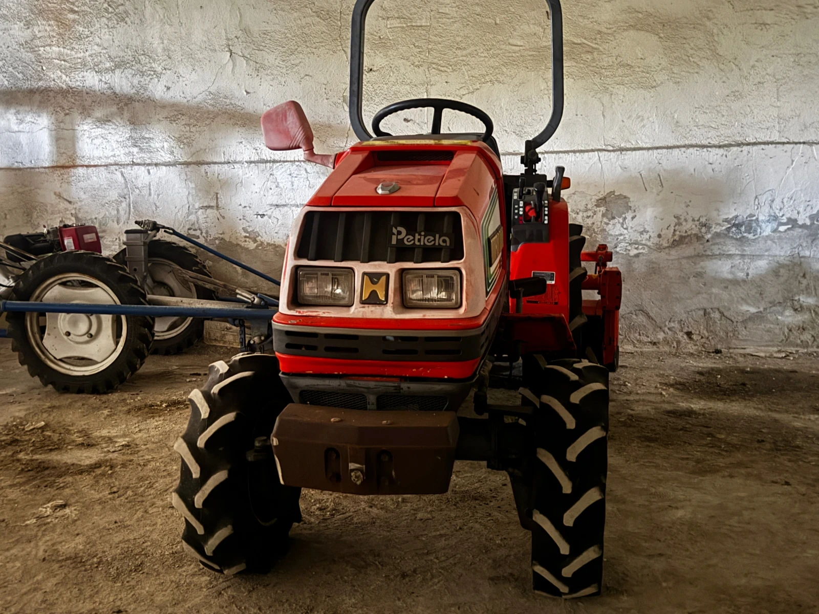 Трактор Hinomoto CX18, снимка 2 - Селскостопанска техника - 56187939