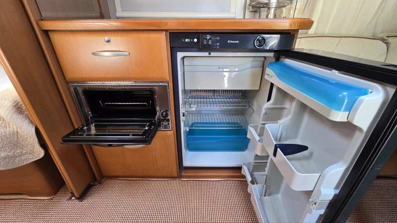 Каравана Fendt Diamant 560WG Климатик и задна баня, снимка 12 - Каравани и кемпери - 52378909