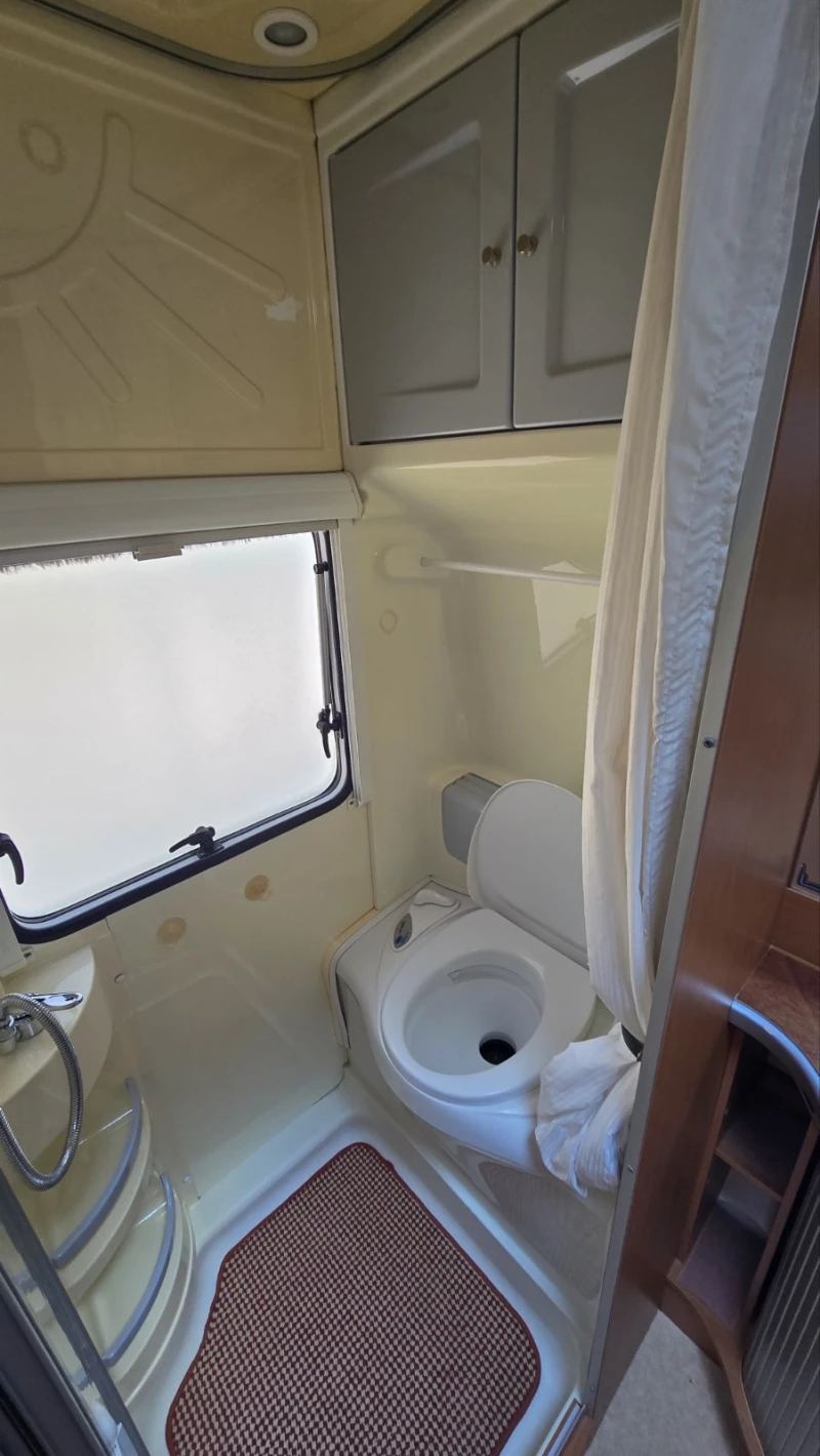 Каравана Fendt Diamant 560WG Климатик и задна баня, снимка 14 - Каравани и кемпери - 52378909