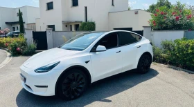 Tesla Model Y AUTOPILOT