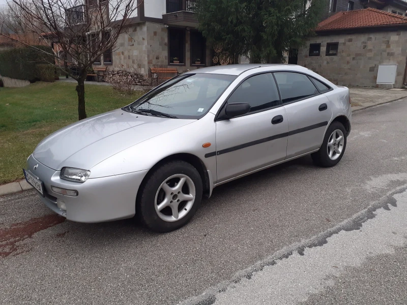 Mazda 323, снимка 1 - Автомобили и джипове - 48211832