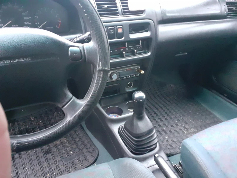 Mazda 323, снимка 8 - Автомобили и джипове - 48211832