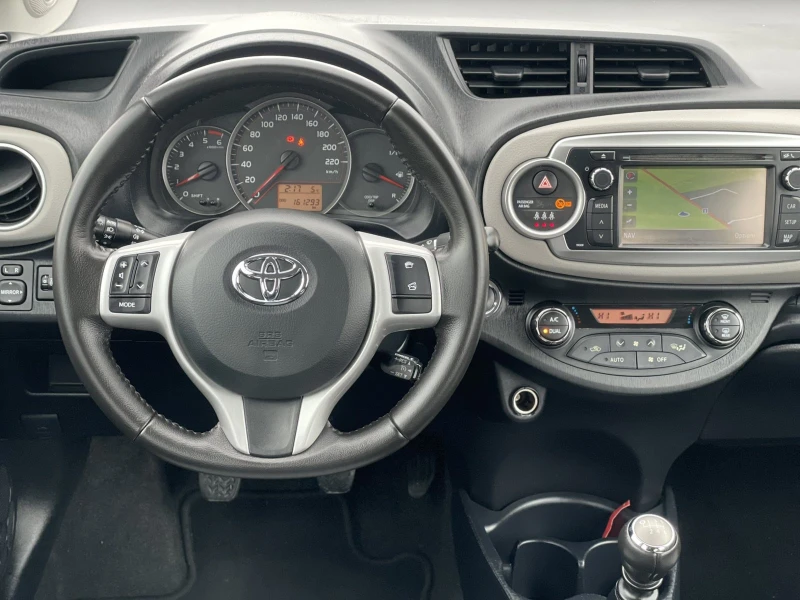 Toyota Yaris 1.4 D4D, снимка 15 - Автомобили и джипове - 48355272