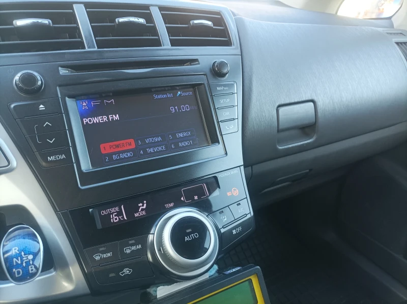 Toyota Prius, снимка 6 - Автомобили и джипове - 52554691