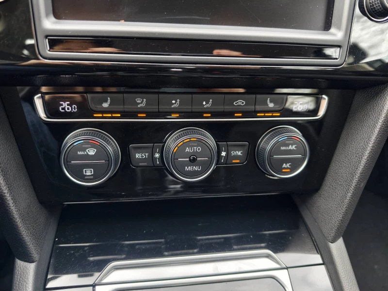 VW Passat 2.0 TDI-190 KC-HIGHLINE-DIGITAL, снимка 11 - Автомобили и джипове - 53500918