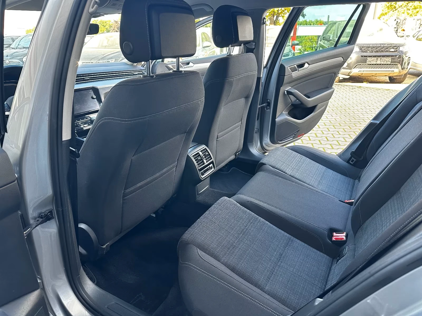 VW Passat Variant 2.0 TDI DSG Business LED AHK ACC KAM #iCar | Mobile.bg   11