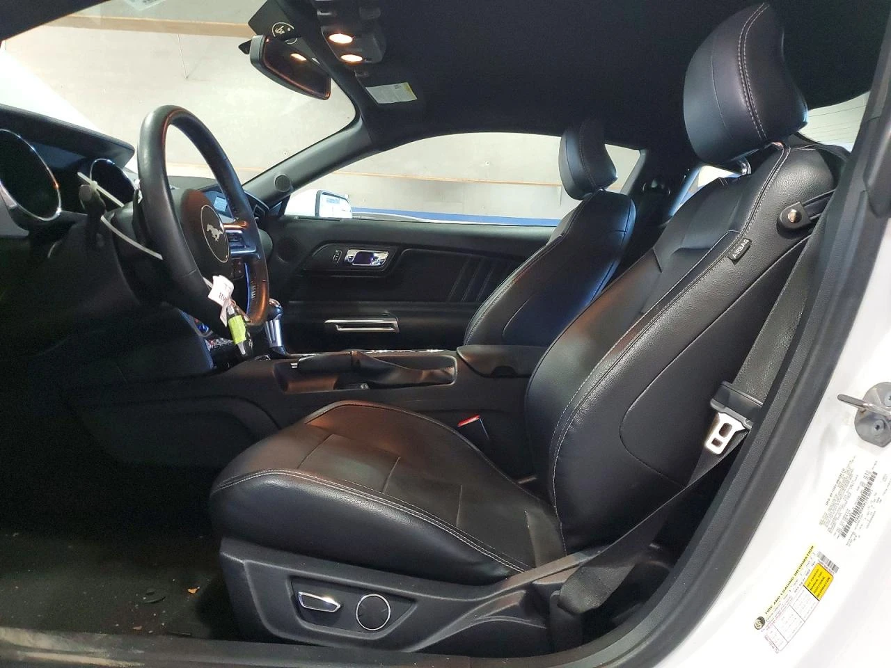 Ford Mustang ECOBOOST* КОЖА* ПОДГРЕВ* ОБДУХВАНЕ* ГОЛЯМА НАВИГАЦ - изображение 8